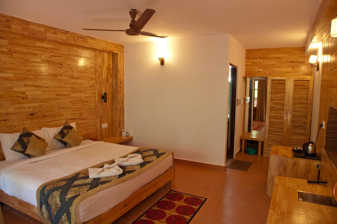 Symphony Palms Beach Resort And Spa Govind Nagar Exterior foto