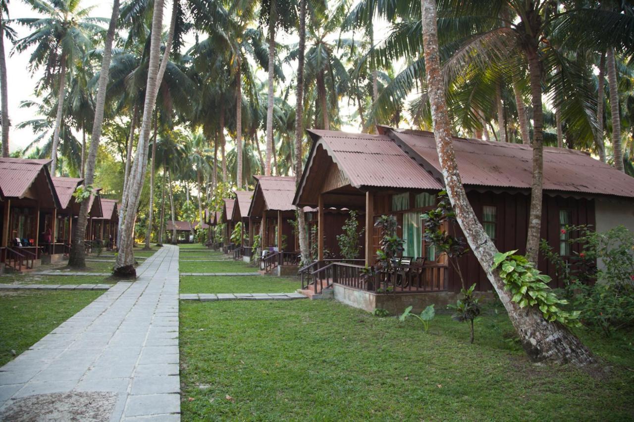 Symphony Palms Beach Resort And Spa Govind Nagar Exterior foto