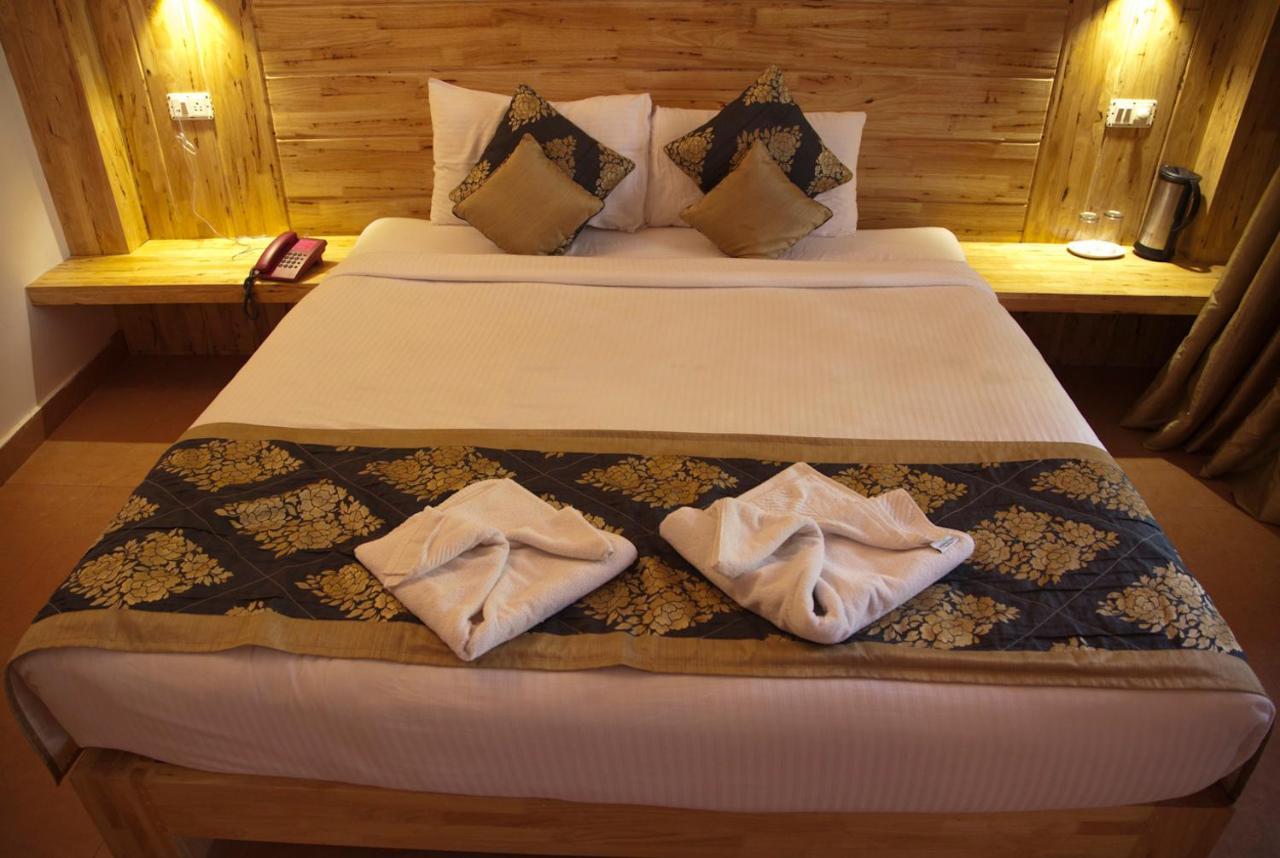 Symphony Palms Beach Resort And Spa Govind Nagar Exterior foto