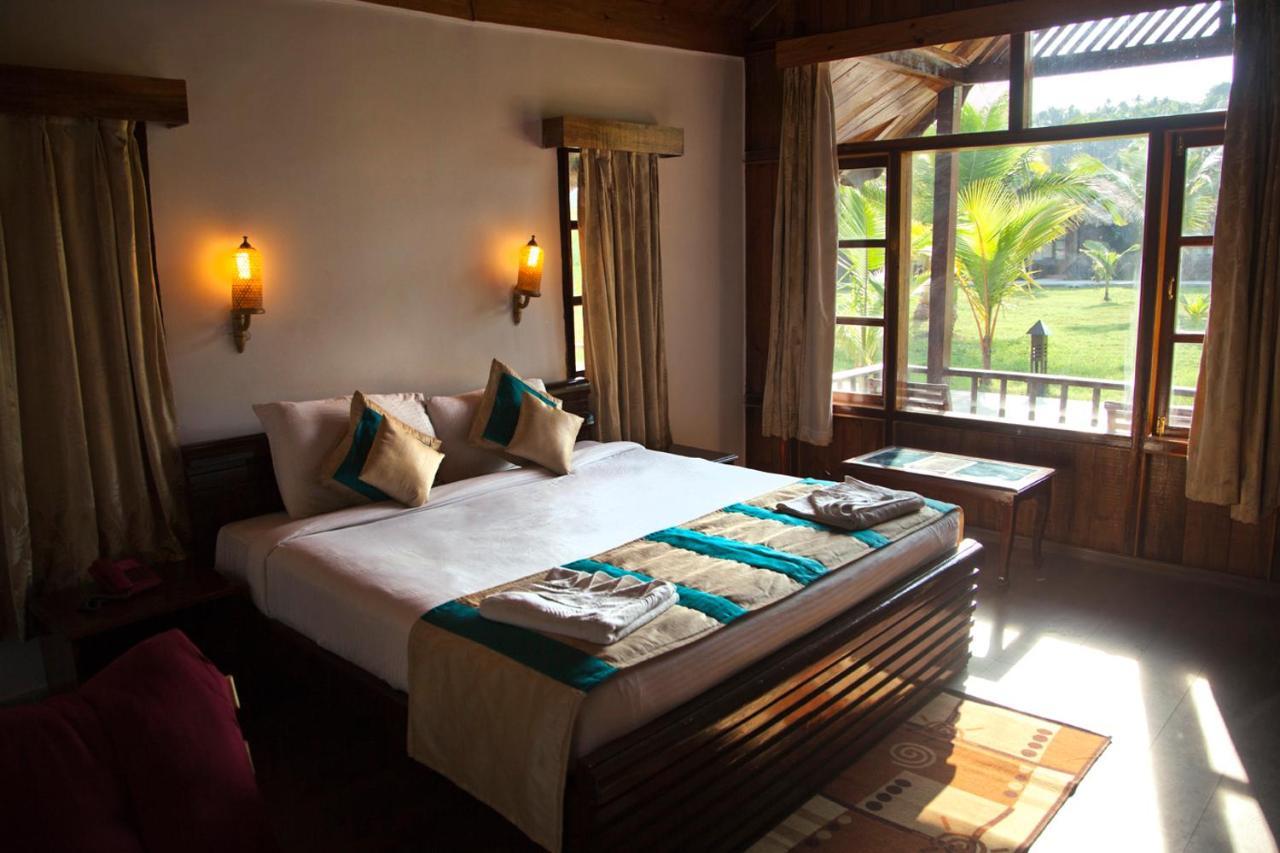 Symphony Palms Beach Resort And Spa Govind Nagar Exterior foto