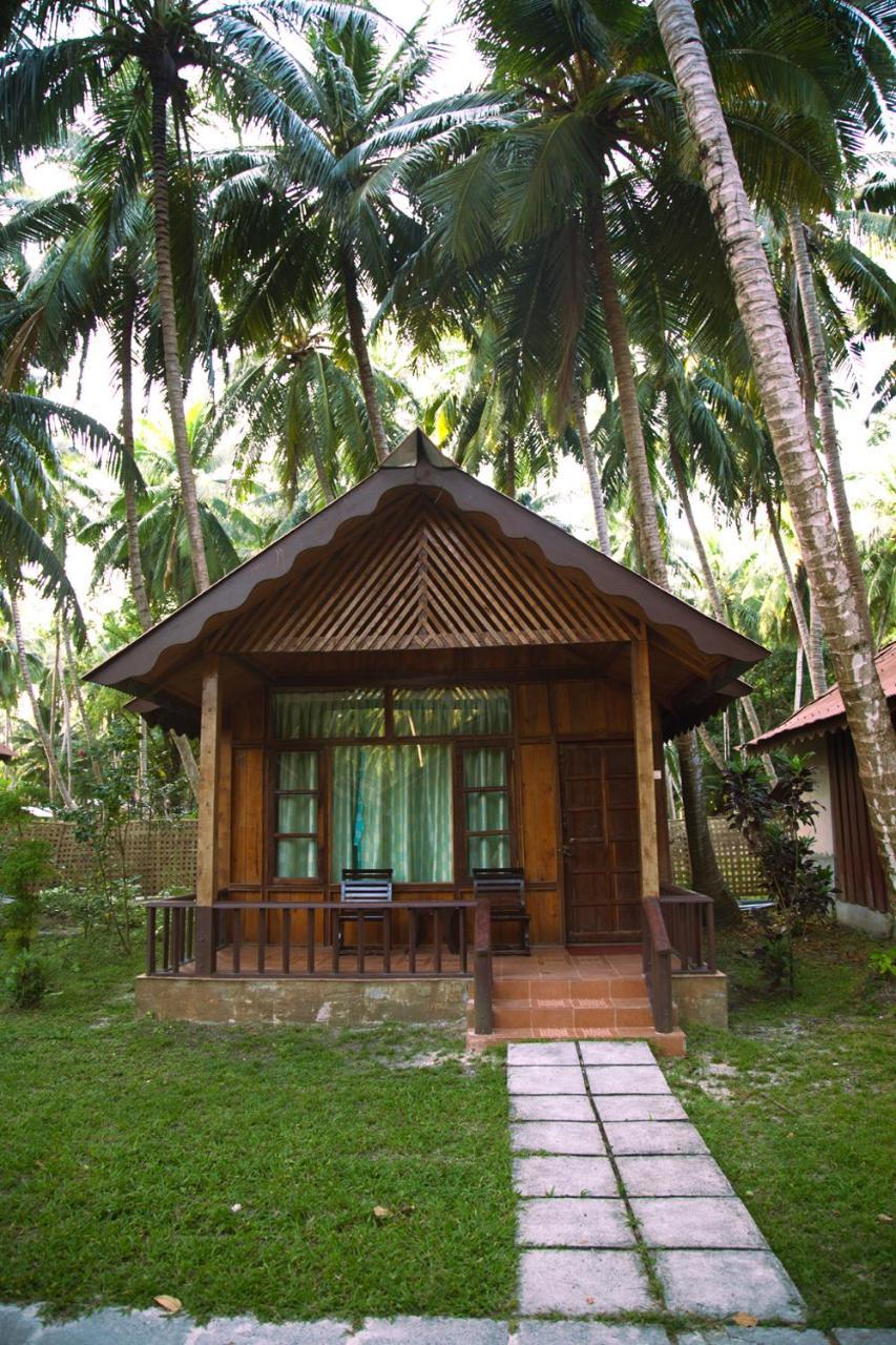 Symphony Palms Beach Resort And Spa Govind Nagar Exterior foto